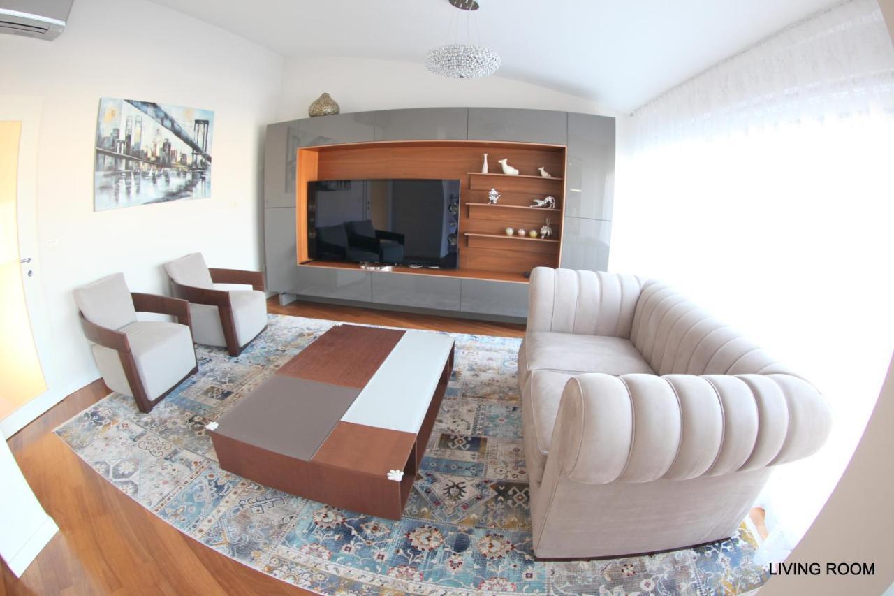 Luxury Marina View Apartment إيزولا المظهر الخارجي الصورة