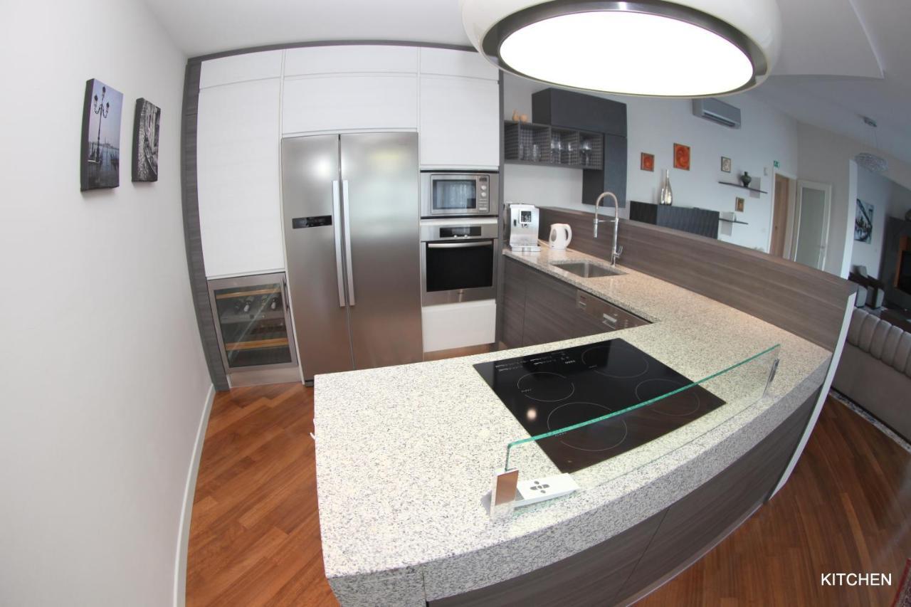 Luxury Marina View Apartment إيزولا المظهر الخارجي الصورة