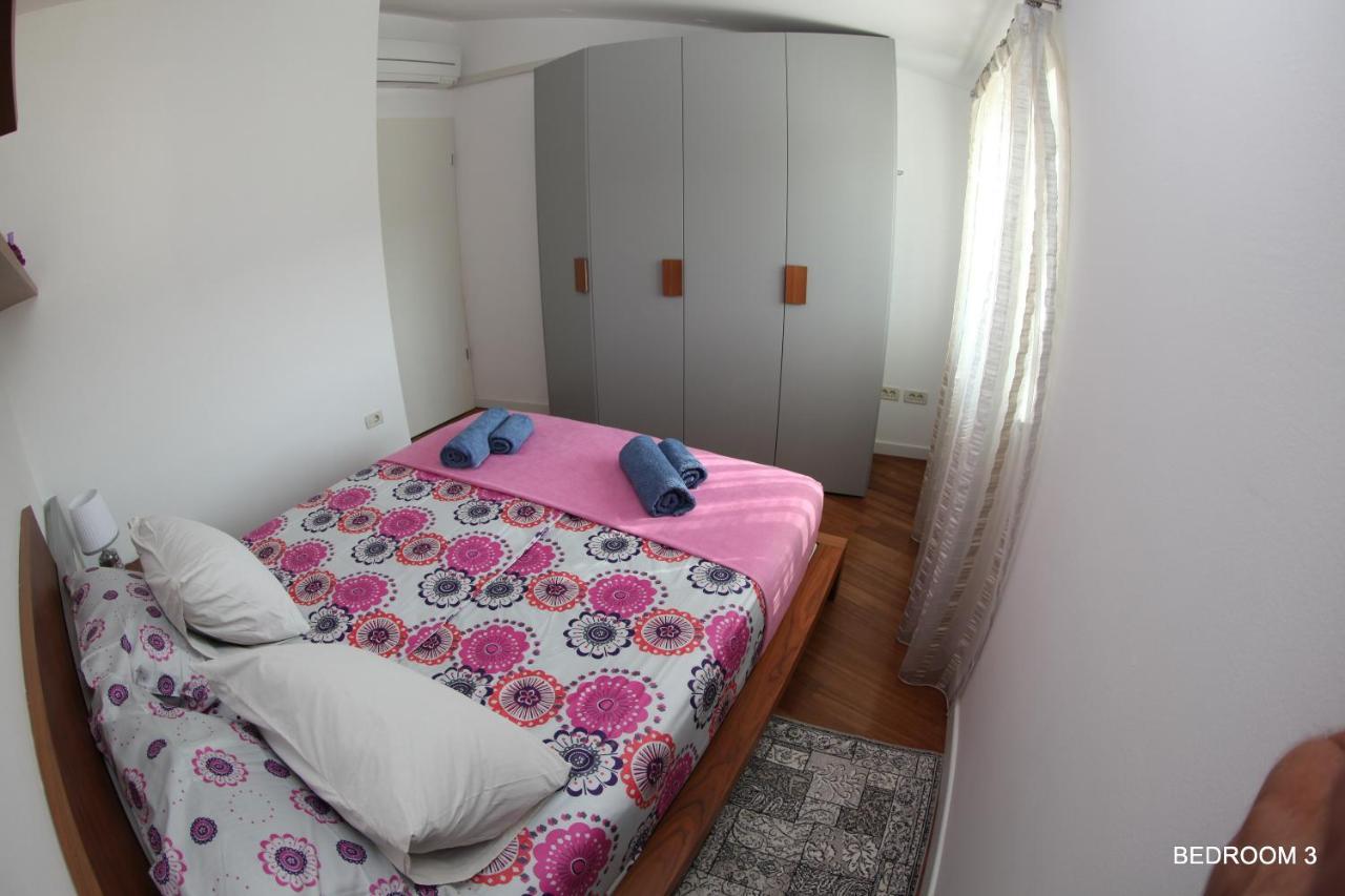 Luxury Marina View Apartment إيزولا المظهر الخارجي الصورة